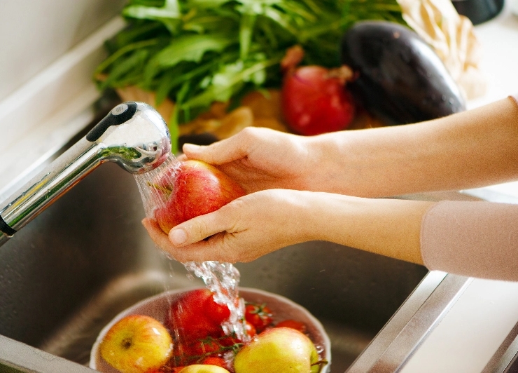 Washing Apples